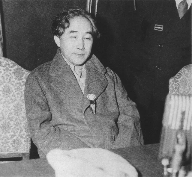 鹿地亘