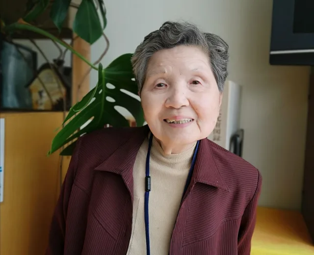 東世津子