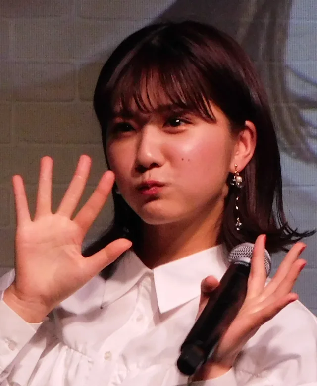 清水麻璃亜