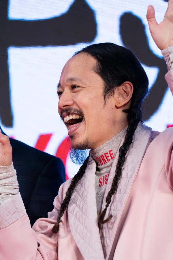 長久允