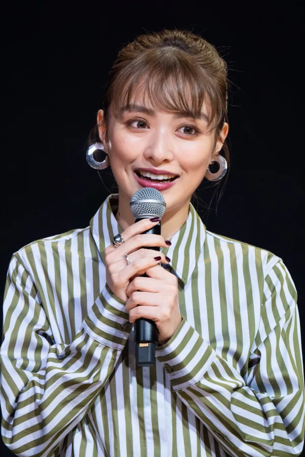 内田理央