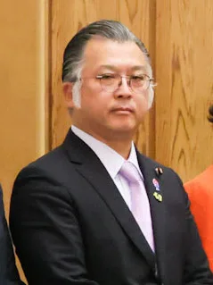 浦野靖人