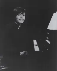 高橋悠治