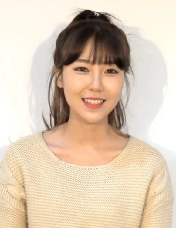 Kang Si-ra