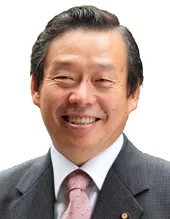 山根隆治