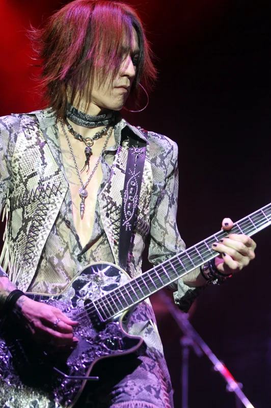 SUGIZO