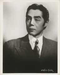 新村英一