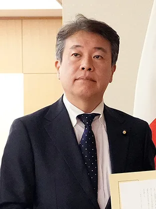 鶴保庸介
