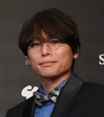 長井龍雪