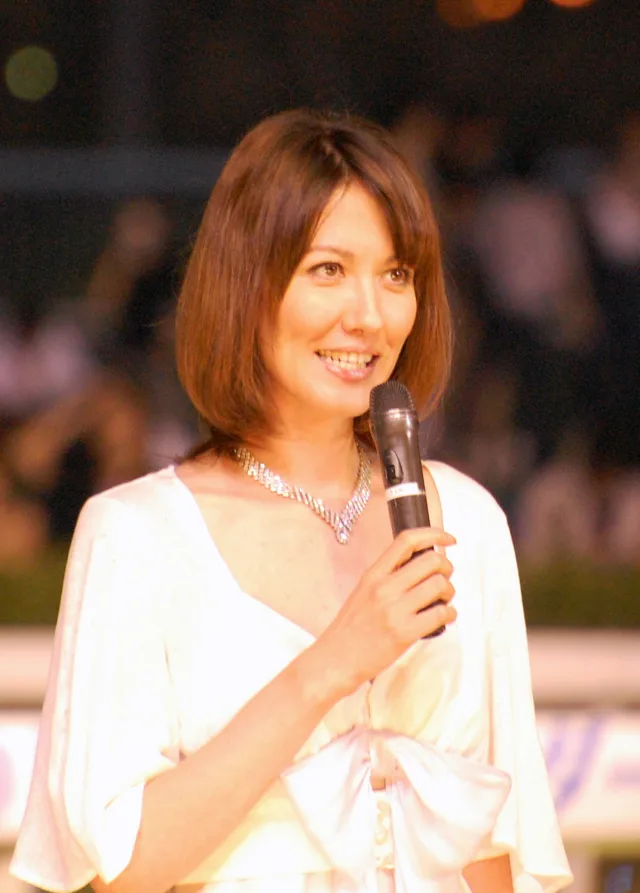 山本モナ
