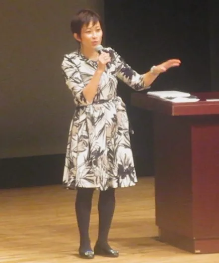 望月衣塑子