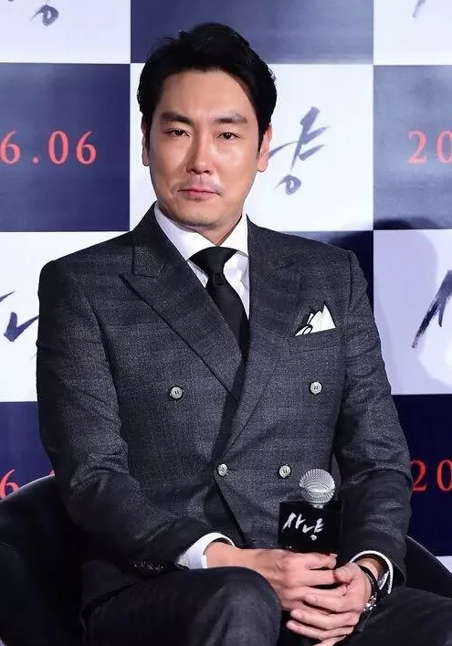 チョ・ジヌン