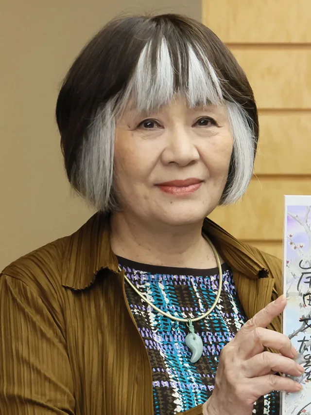 里中満智子